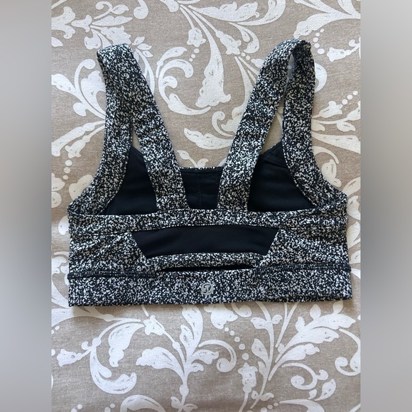 Lululemon sports bra — white and black patterned (fits size xs) - Picture 2 of 3